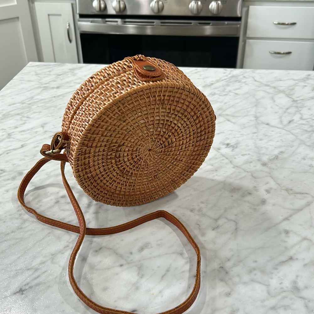 Rattan and leather round crossbody bag.